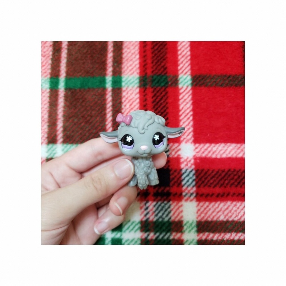 *RARE* Littlest Pet Shop sheep figure 🐑
